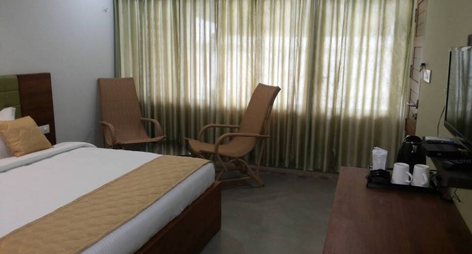 Mira's PMC Lakeshore Resort, Alleppey 3